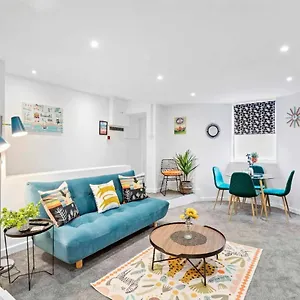 https://queens-apartment-by-my-getaways.brighton-hotels-england.com